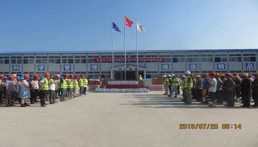 息縣縣領(lǐng)導(dǎo)、總工會(huì)主席迎著酷暑 送清涼慰問(wèn)息縣高中項(xiàng)目一線工人